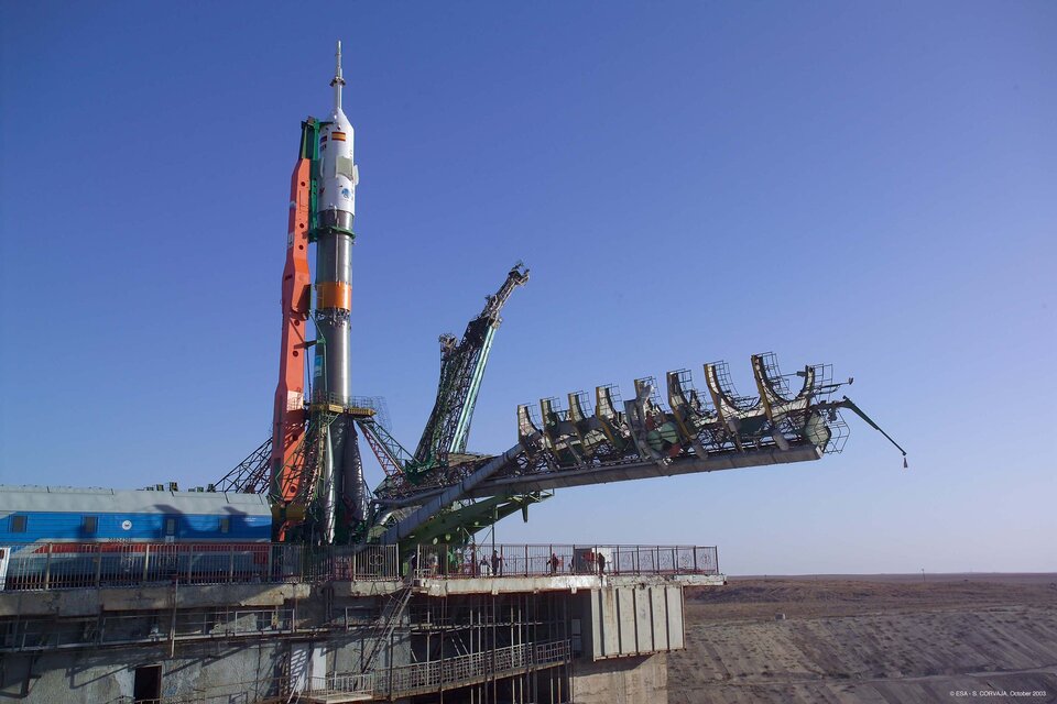 Transferencia del vehículo del lanzamiento con la nave espacial Soyuz TMA-3