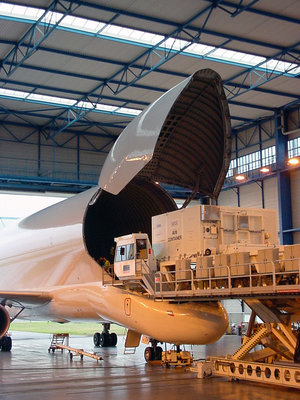 The Jules Verne Equipped Avionics Bay arrives in Bremen on board a Beluga Airbus