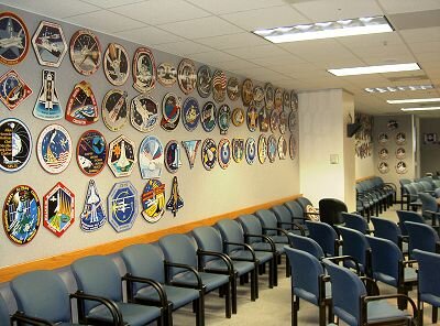 Zaal waar de maandagochtend briefing van de astronauten plaatsvindt