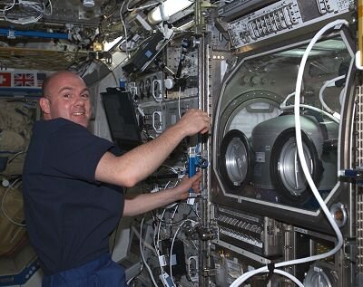 The experiment was conducted in the Microgravity Science Glovebox