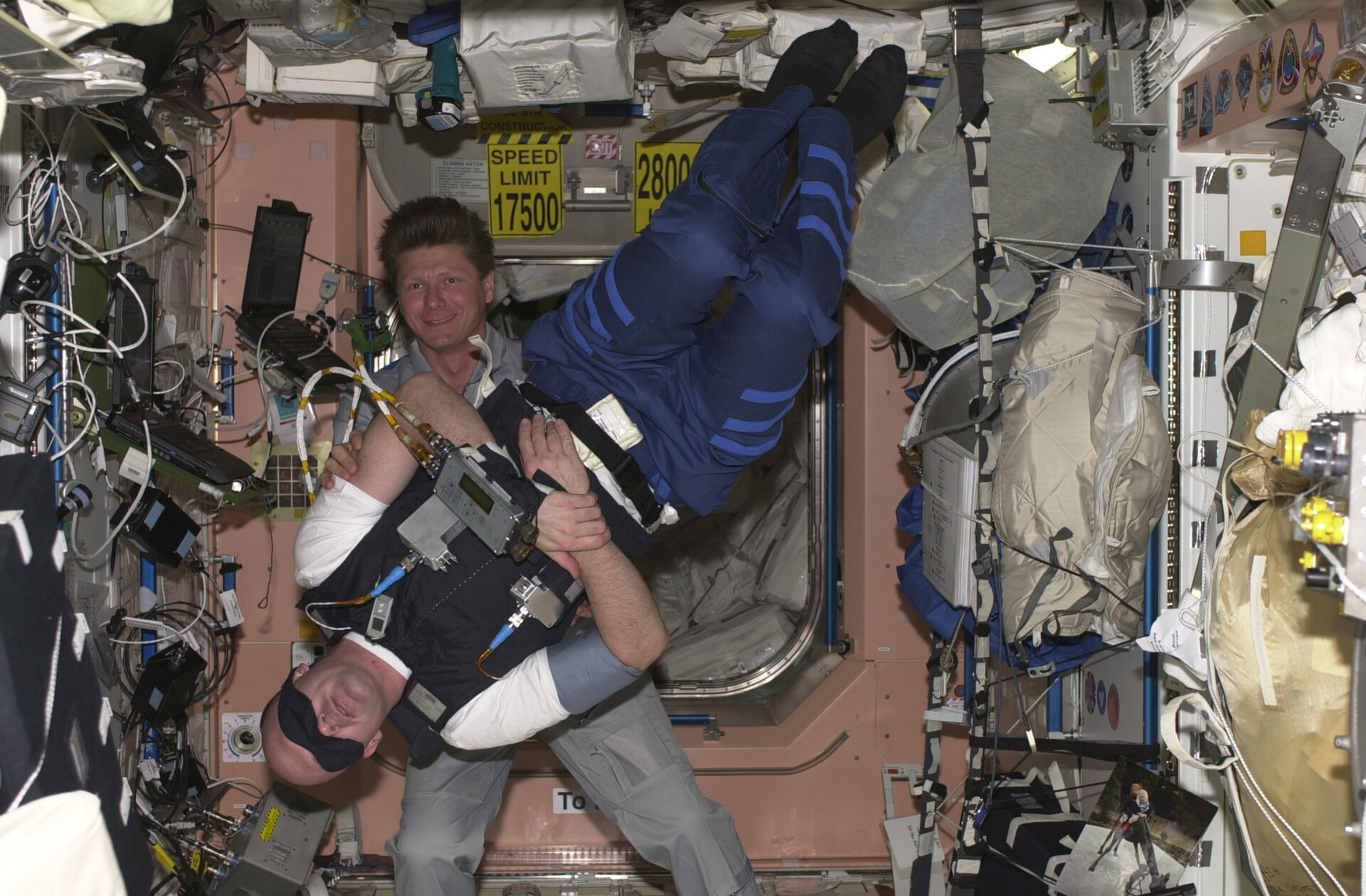 Kuipers conducting the SUIT experiment. He is assisted by his Russian colleague Gennadi Padalka