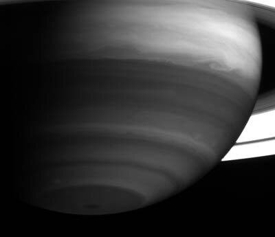 Bandas y remolinos de Saturno en infrarrojo