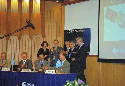 Contratos assinados para o desenvolvimento de satélites GSTB