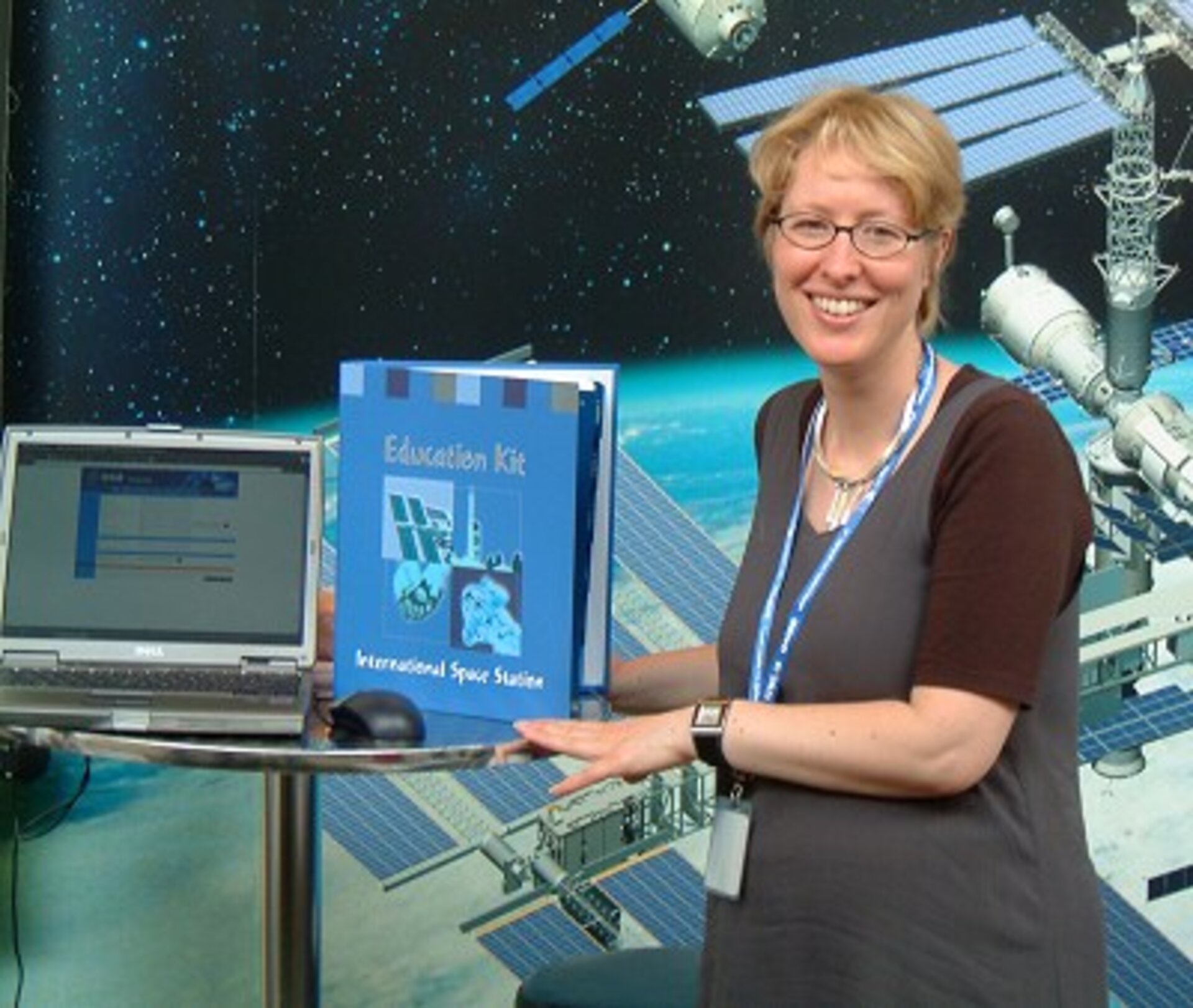 Congress participants were invited to order the ISS Education Kit for secondary schools at ESA's stand