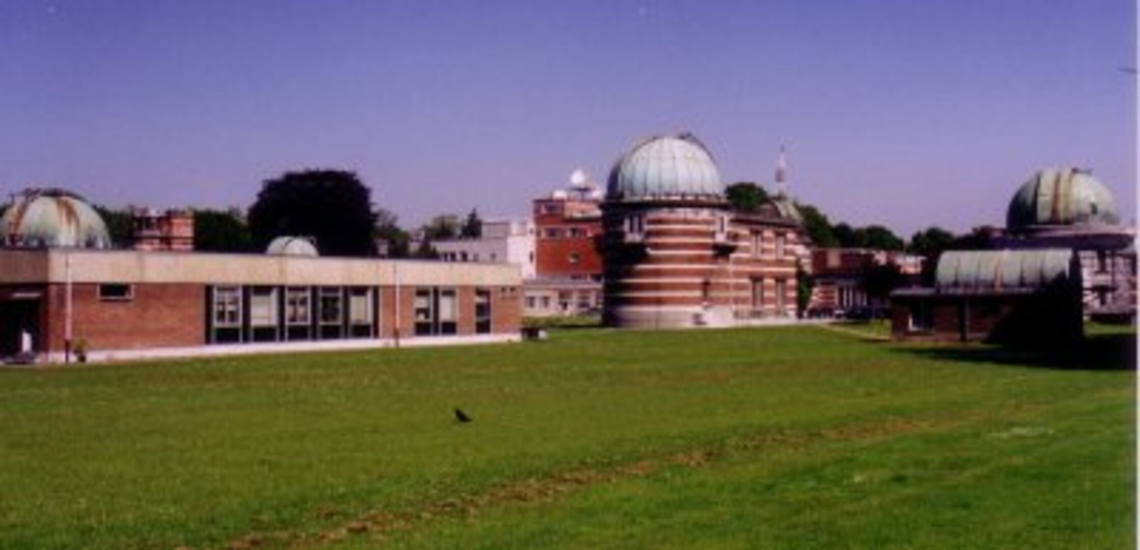 Les télescopes de l'Observatoire et les équipements de collecte des données météo