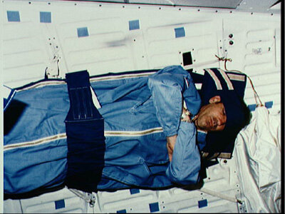 Schlafender Astronaut: Im All bald die Regel?