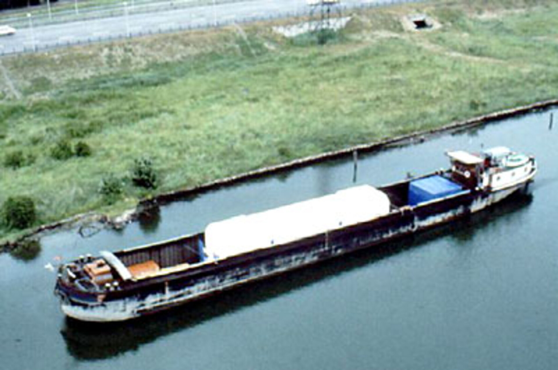 La «&nbsp;maquette ergols&nbsp;» descend la Seine