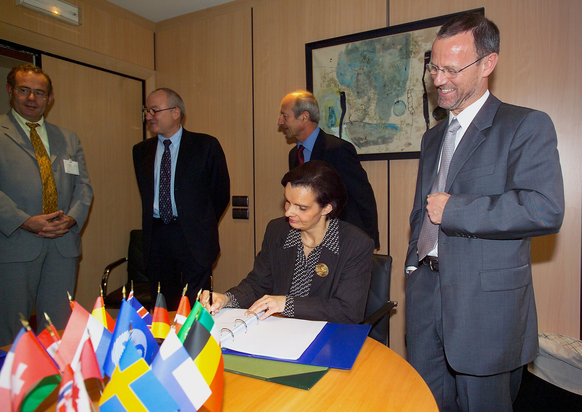 Der Vertrag wurde am 2. November in der Pariser ESA-Zentrale unterzeichnet