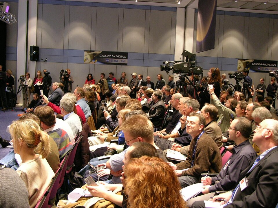 Press crowd at ESOC