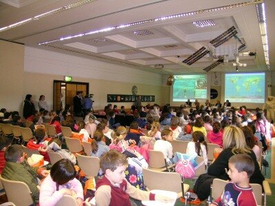 200 children gather before the ARISS contact with Vittori on board ISS