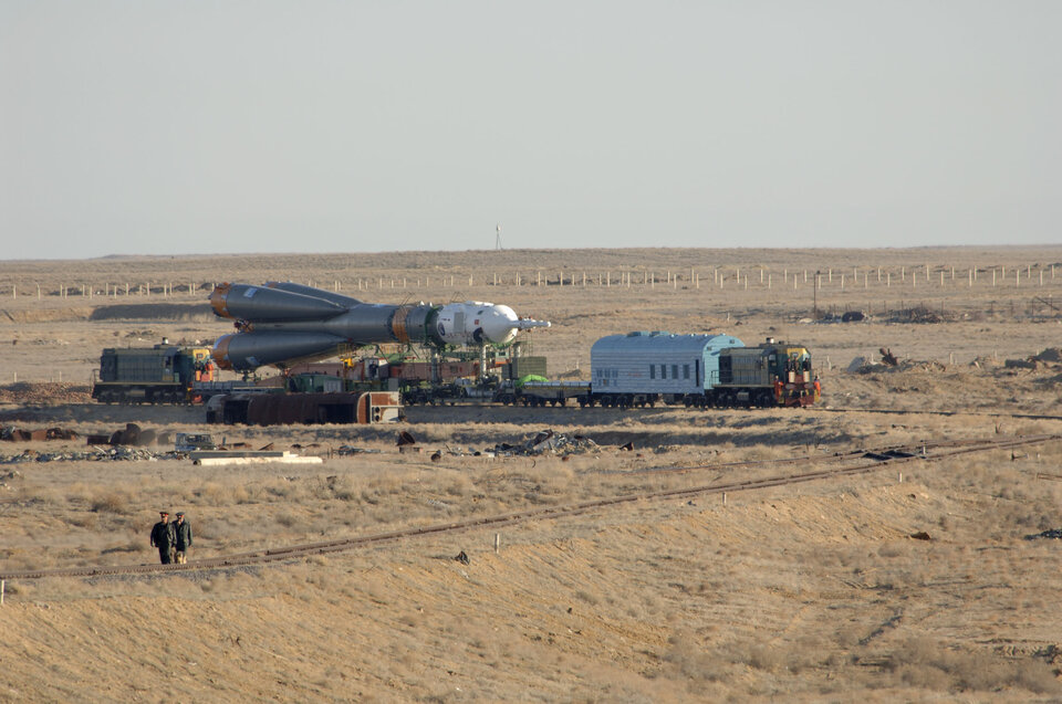 Transfer of the Soyuz FG launch vehicle to the launch pad