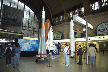 Weltraumausstellung im Hauptbahnhof Frankfurt/Main