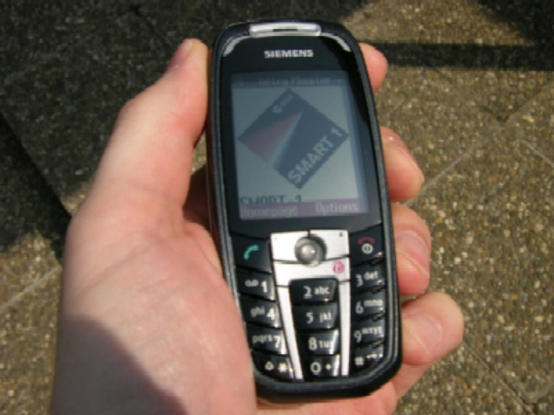 Mittels SMS meldet SMART 1 Probleme auf das Handy