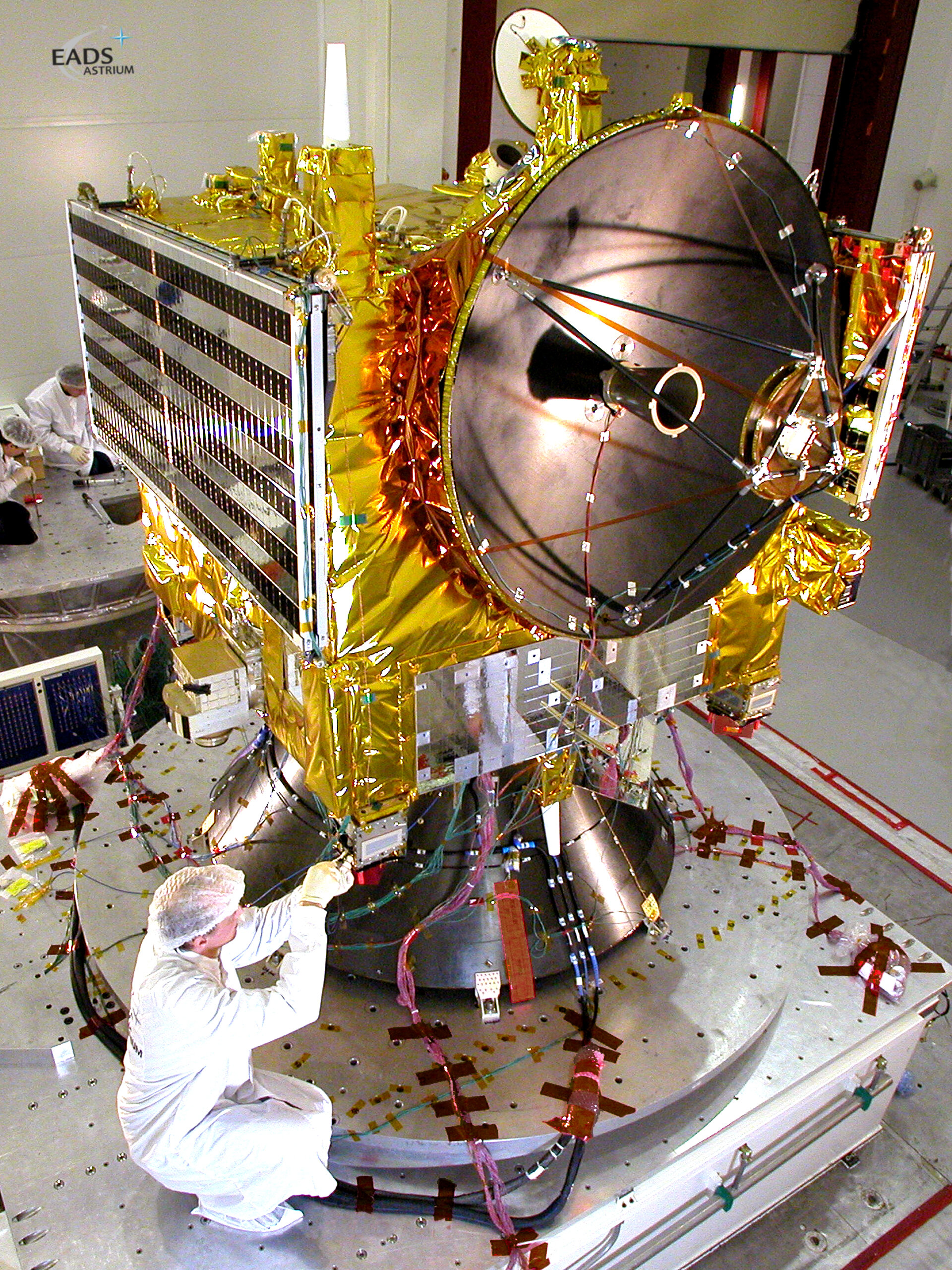 Venus Express being prepared for vibration tests