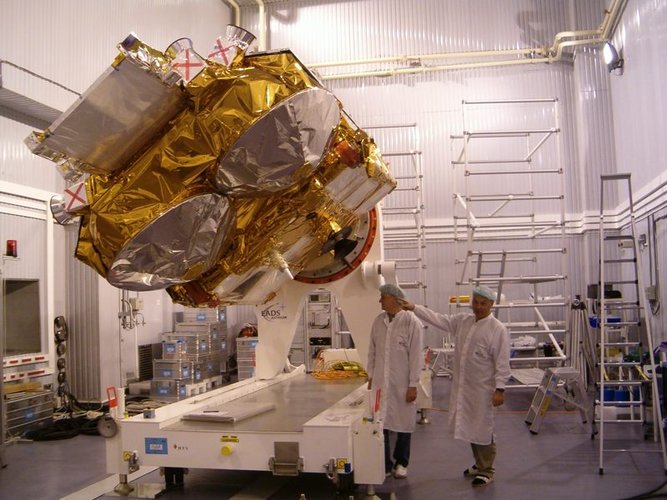 CryoSat is secured on the multipurpose trolley