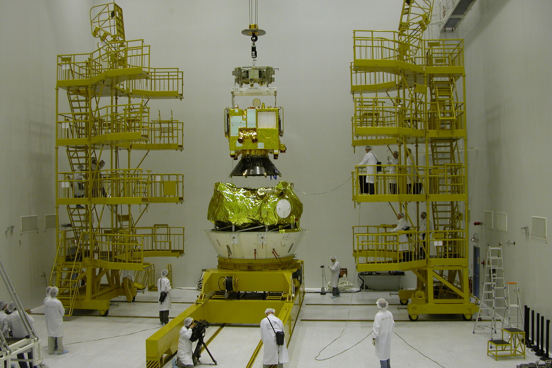 Mating of Venus Express, launch vehicle adapter and  Fregat