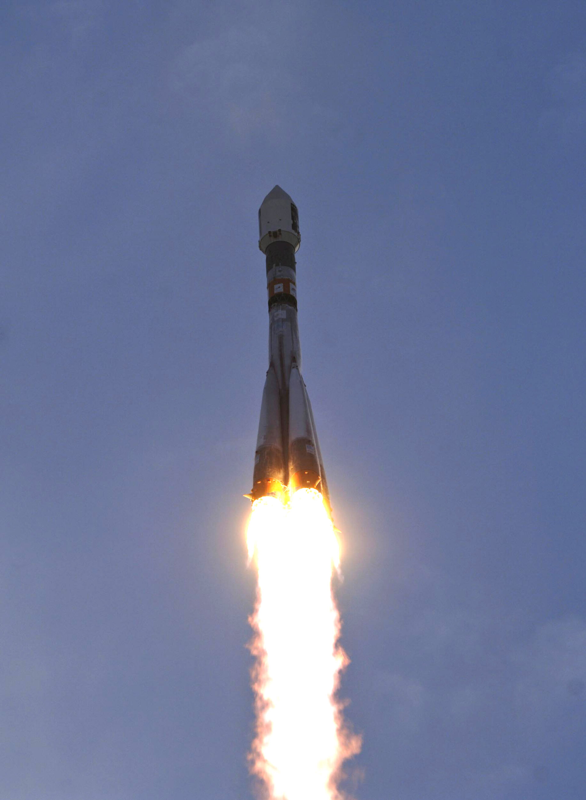 Soyuz-Fregat carrying Venus Express lifts off