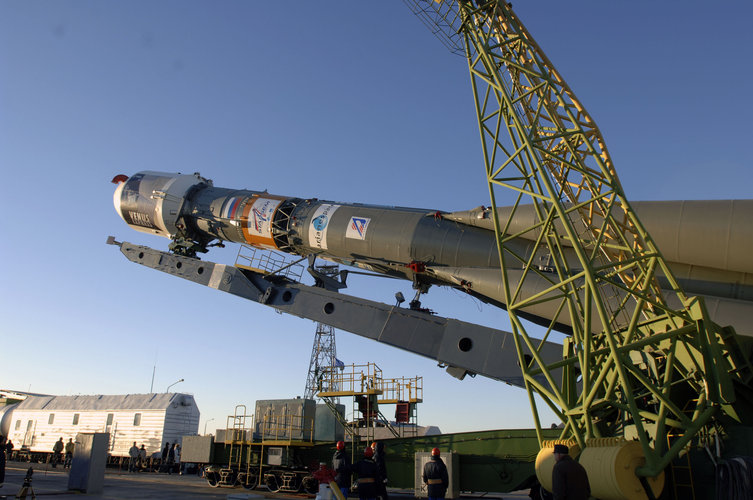 Venus Express and Soyuz-Fregat moved to upright position