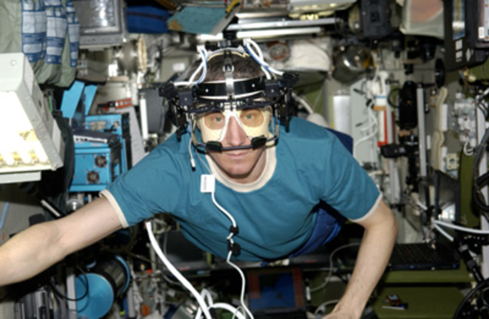 ISS-Kommandant als Datenlieferant: Krikaljow mit dem Eye Tracker