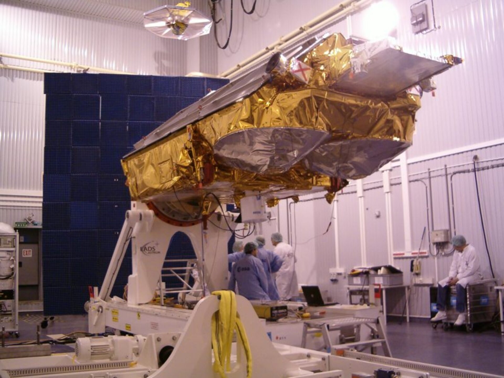 CryoSat in the clean room: the absorbing wall