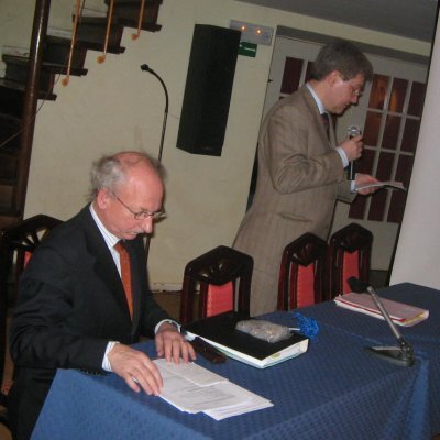 Dirk Frimout (à gauche) et Eric Beka pendant le briefing