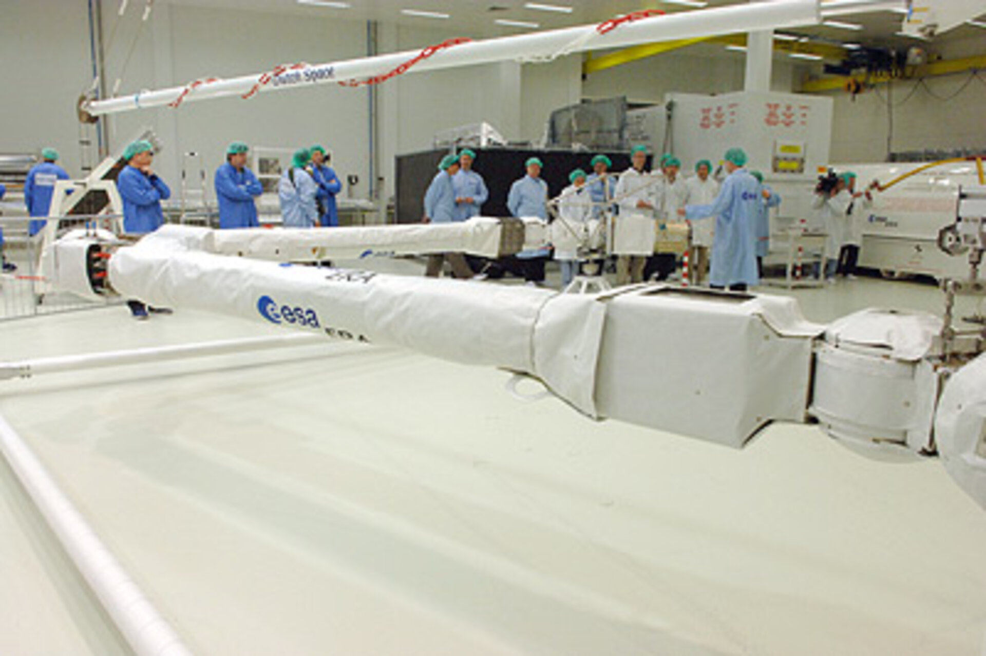 ERA's inspection task was demonstrated in the clean room at Dutch Space