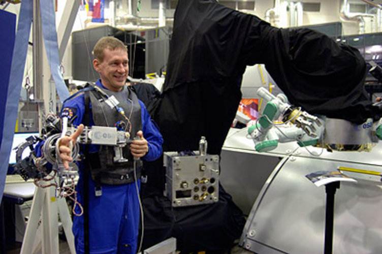 Frank De Winne operates Eurobot using Exoskeleton
