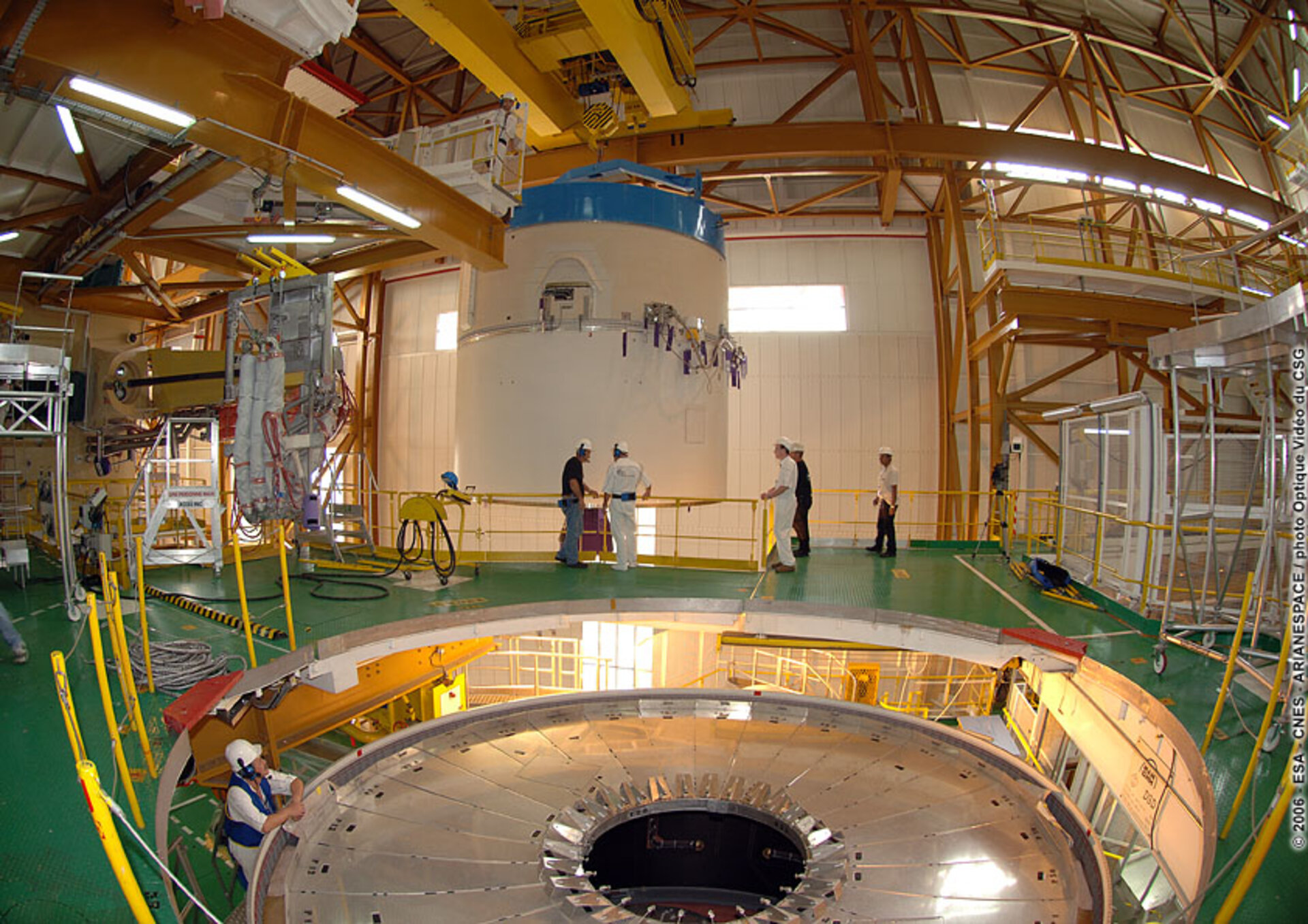 The cryogenic upper stage of the Ariane 5 ready for mating with the main cryogenic stage