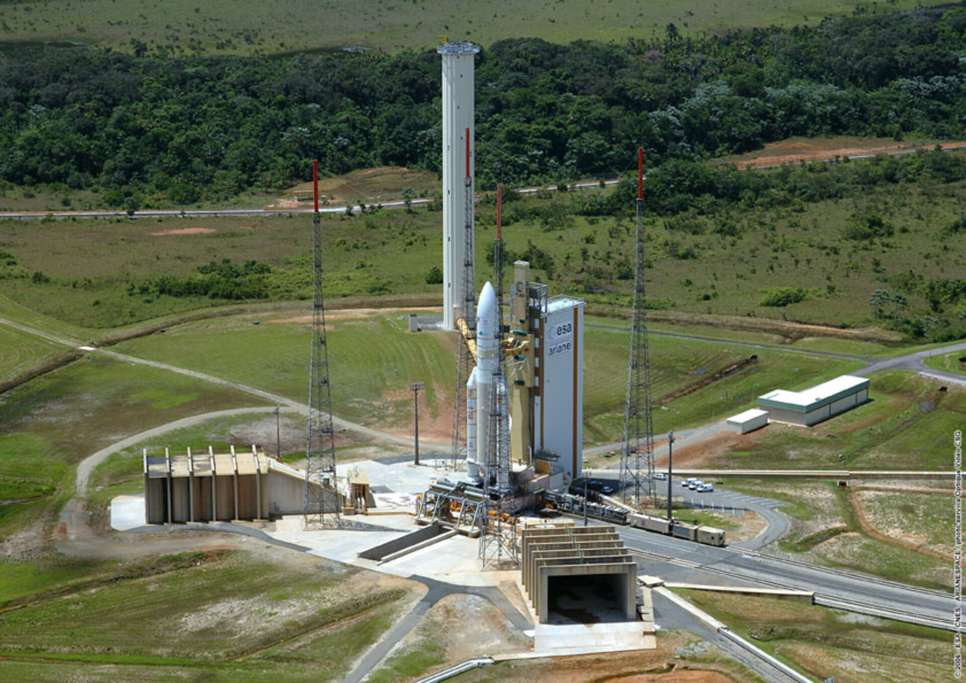 Ariane 5 ECA arrives at launch zone