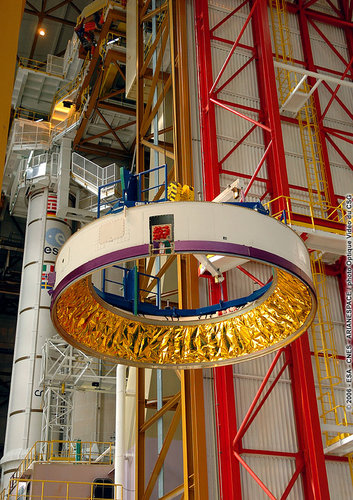 Hoisting of conical adaptor structure