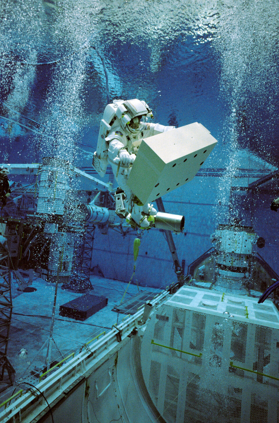 It is easier to find your way during training in the pool