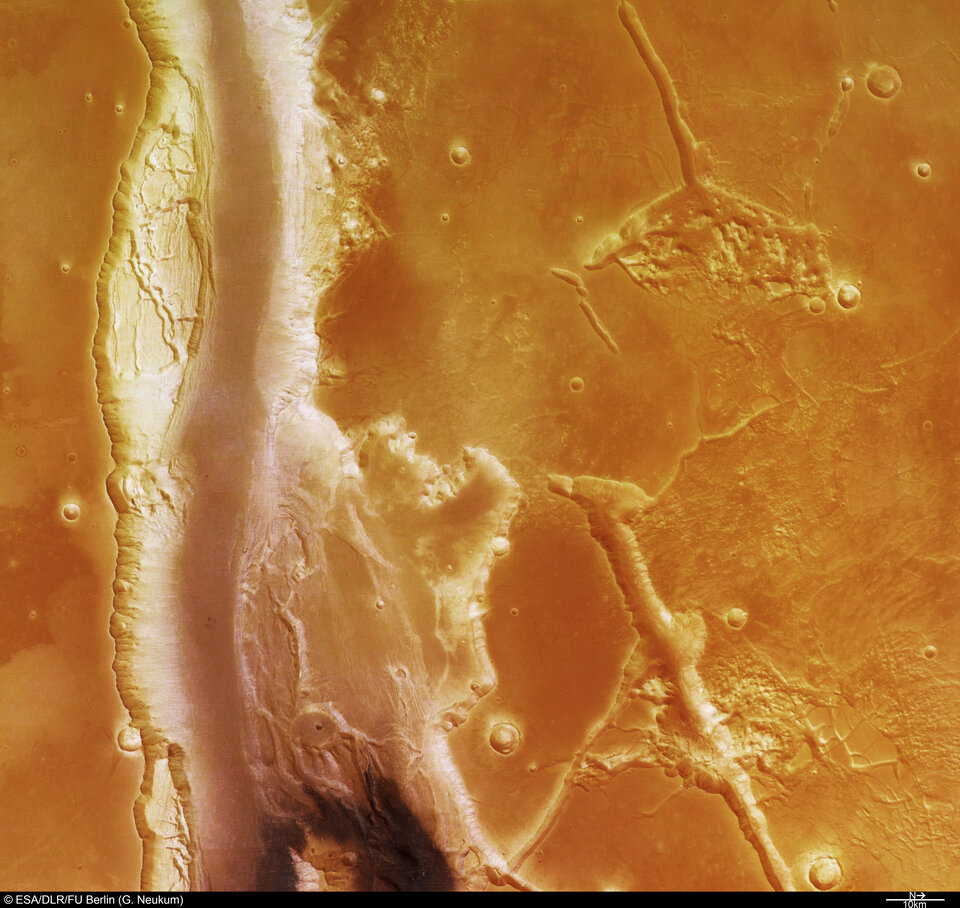 Kasei Valles, colour view of Southern branch