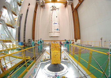 Preparing to lower the upper composite onto the launch vehicle