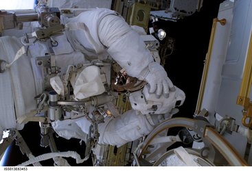 Thomas Reiter handles the infrared camera used to photograph a set of reinforced carbon carbon (RCC) samples