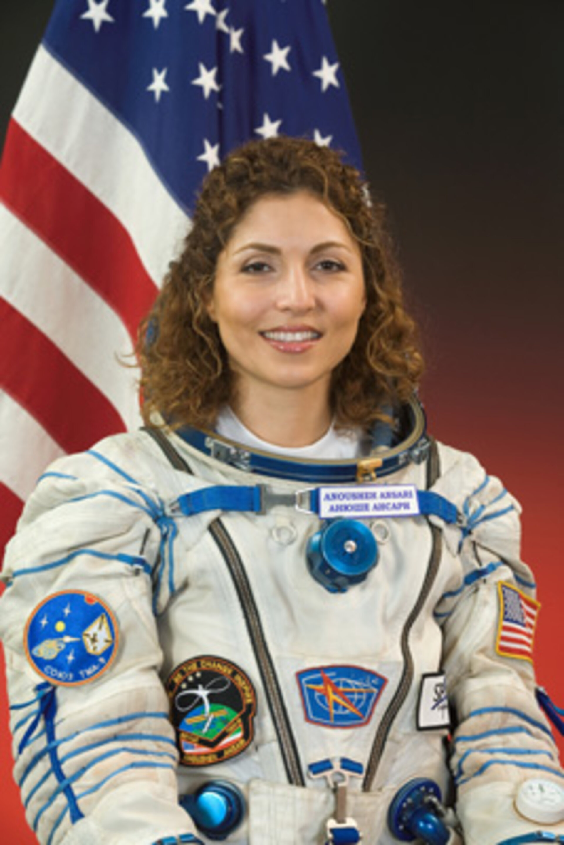 Женщина космонавт фото. Ануше Ансари. Ануше Ансари астронавт НАСА. Ануше Ансари фото. Женщина космонавт.