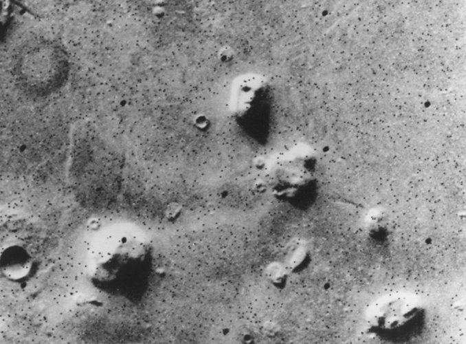 'Face on Mars' illusion as seen by Viking 1