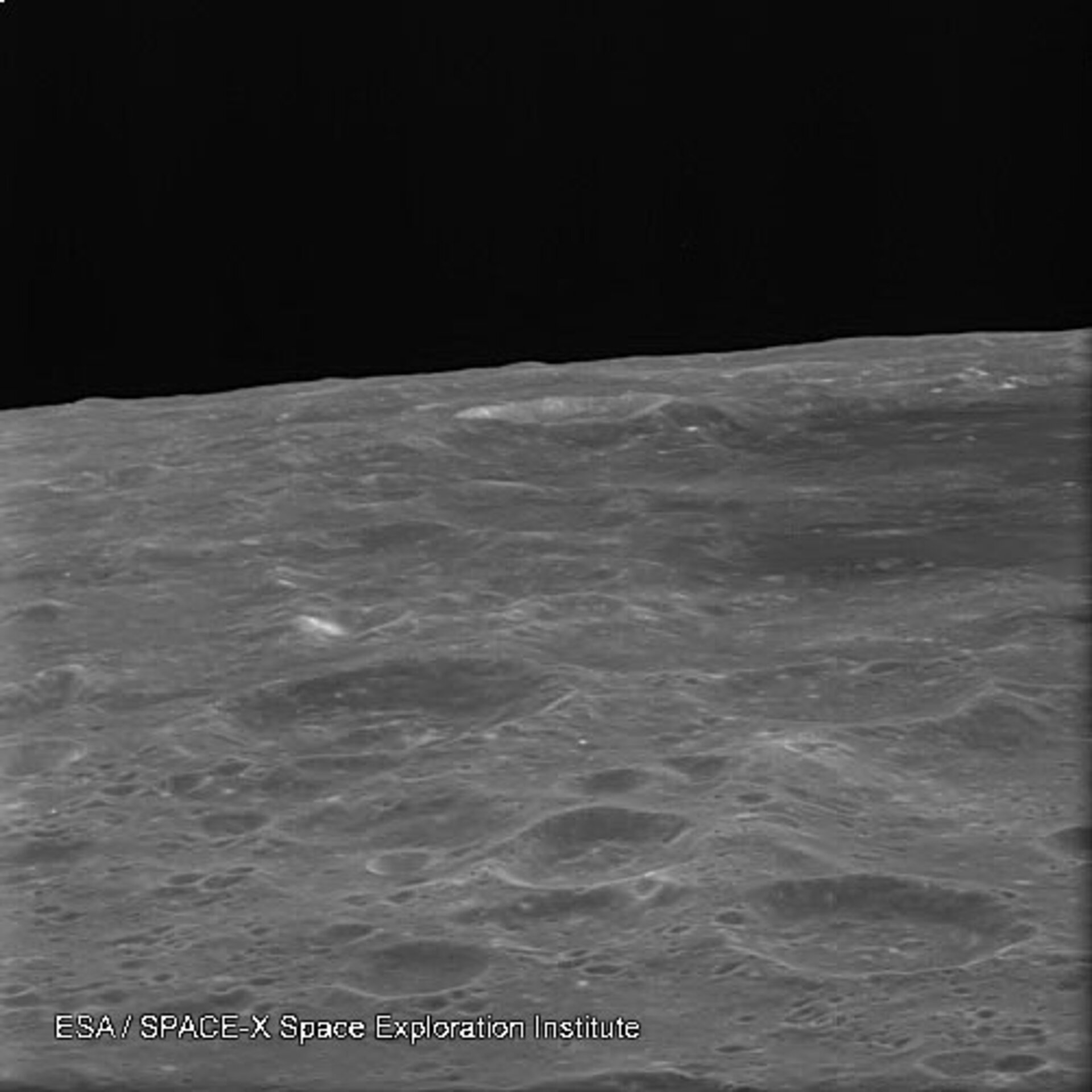 La camera AMIE di SMART-1 ha raccolto una serie di immagini dell’orizzonte lunare illuminato