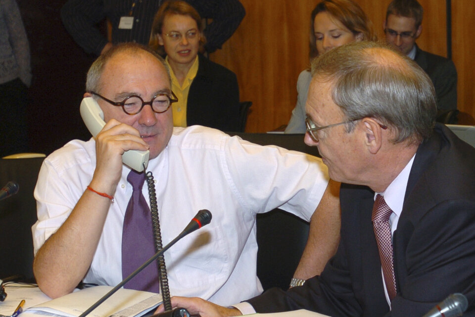 ESA Director General Jean-Jacques Dordain during call to Thomas Reiter