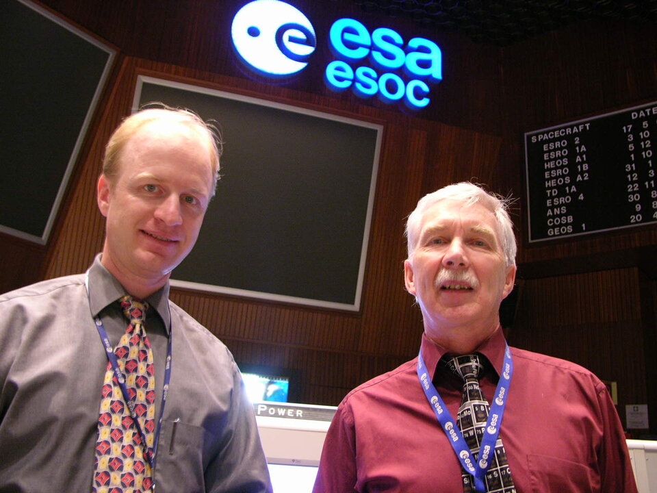 MetOp Flight Operation Directors A. Rudolph (L) and J. Dodsworth (R)