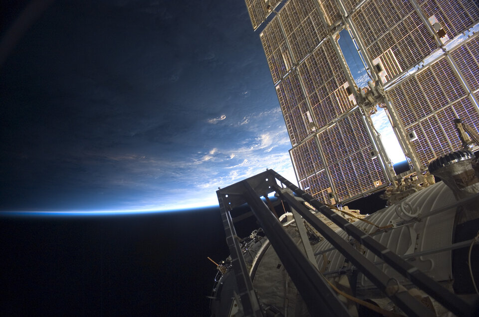 Un'alba dalla ISS
