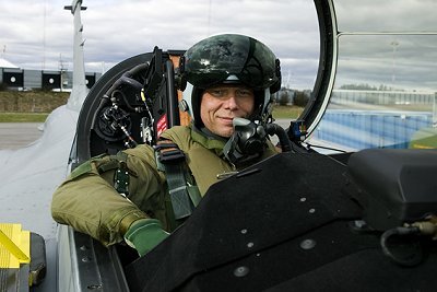 Gripenflygningen var en något försenad 50-årspresent från Saab