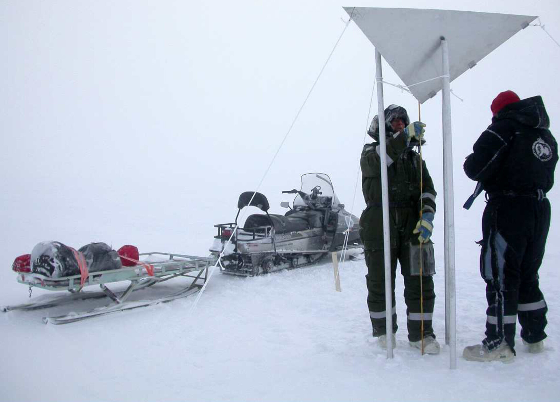 Building a corner reflector on Austfonna