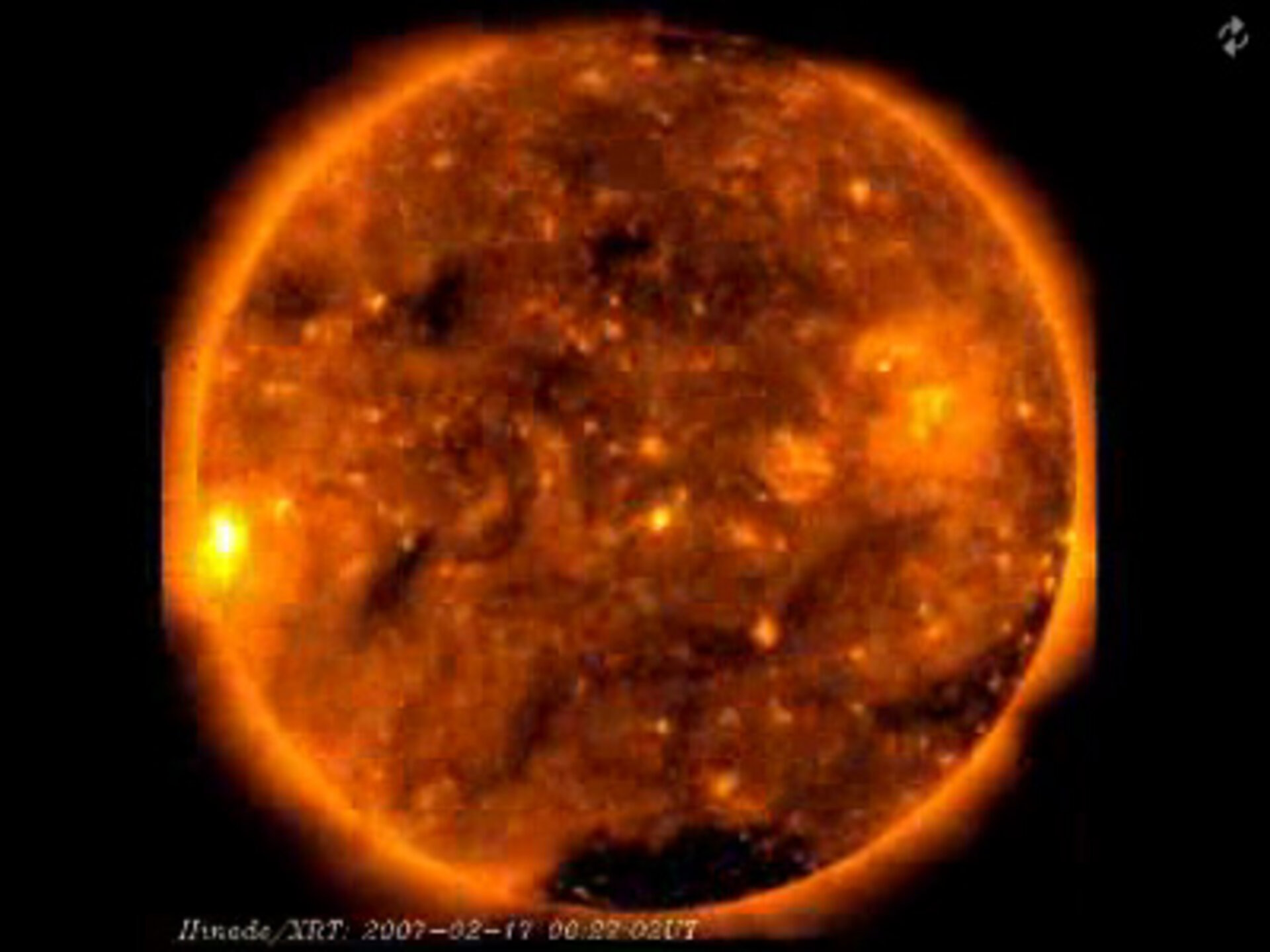 Dynamic solar corona seen by Hinode in X-rays