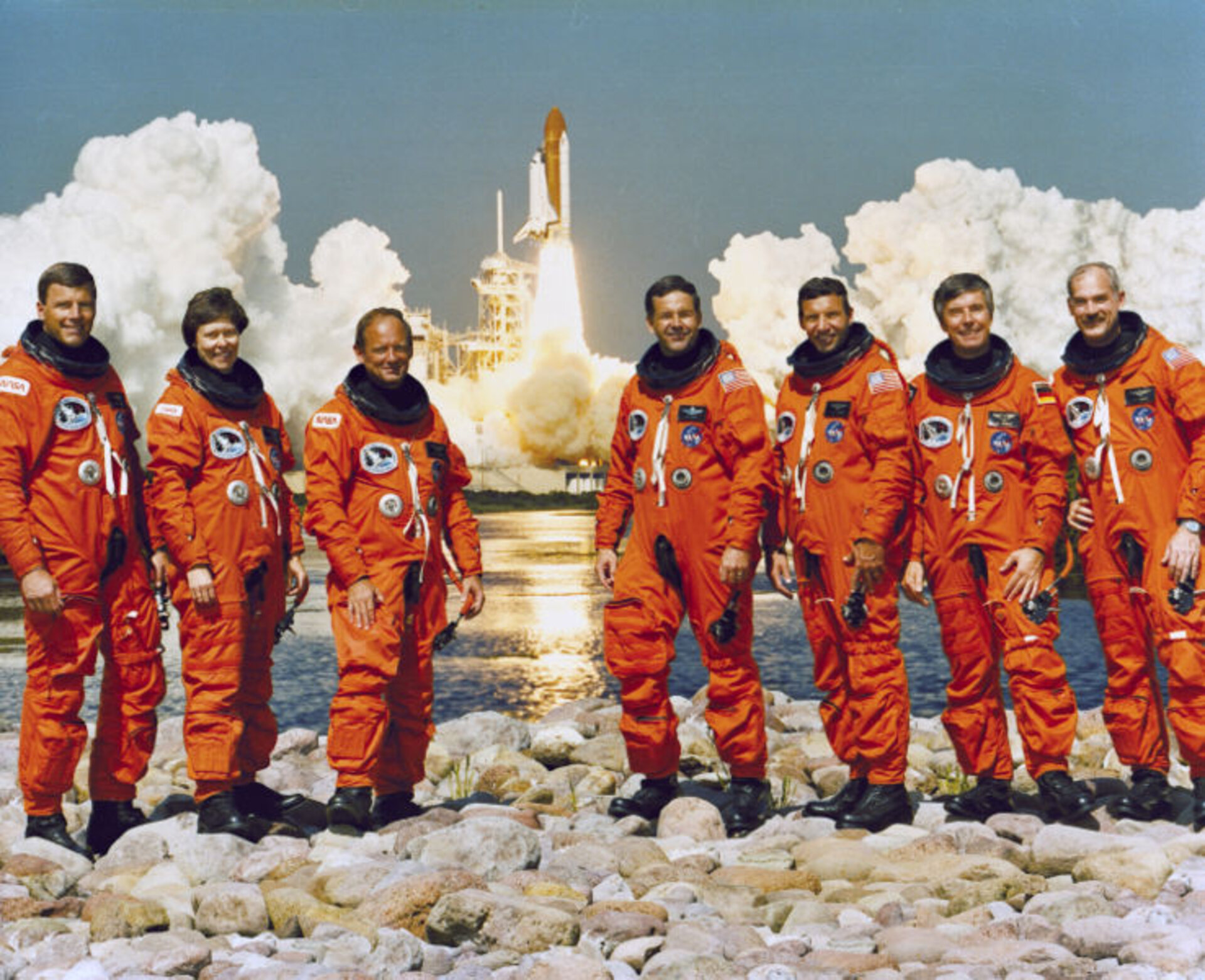 STS-42 crew with R. Grabe, S. Oswald, N. Thagard, D. Hilmers, W. Readdy, R. Bondar and U. Merbold