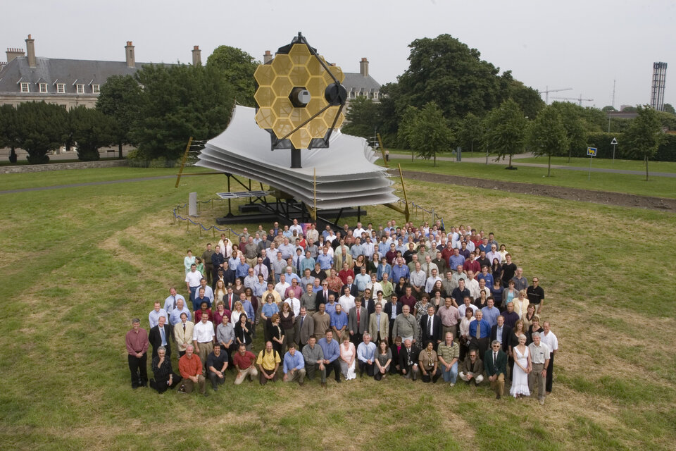 JWST team in front of real-size scale model