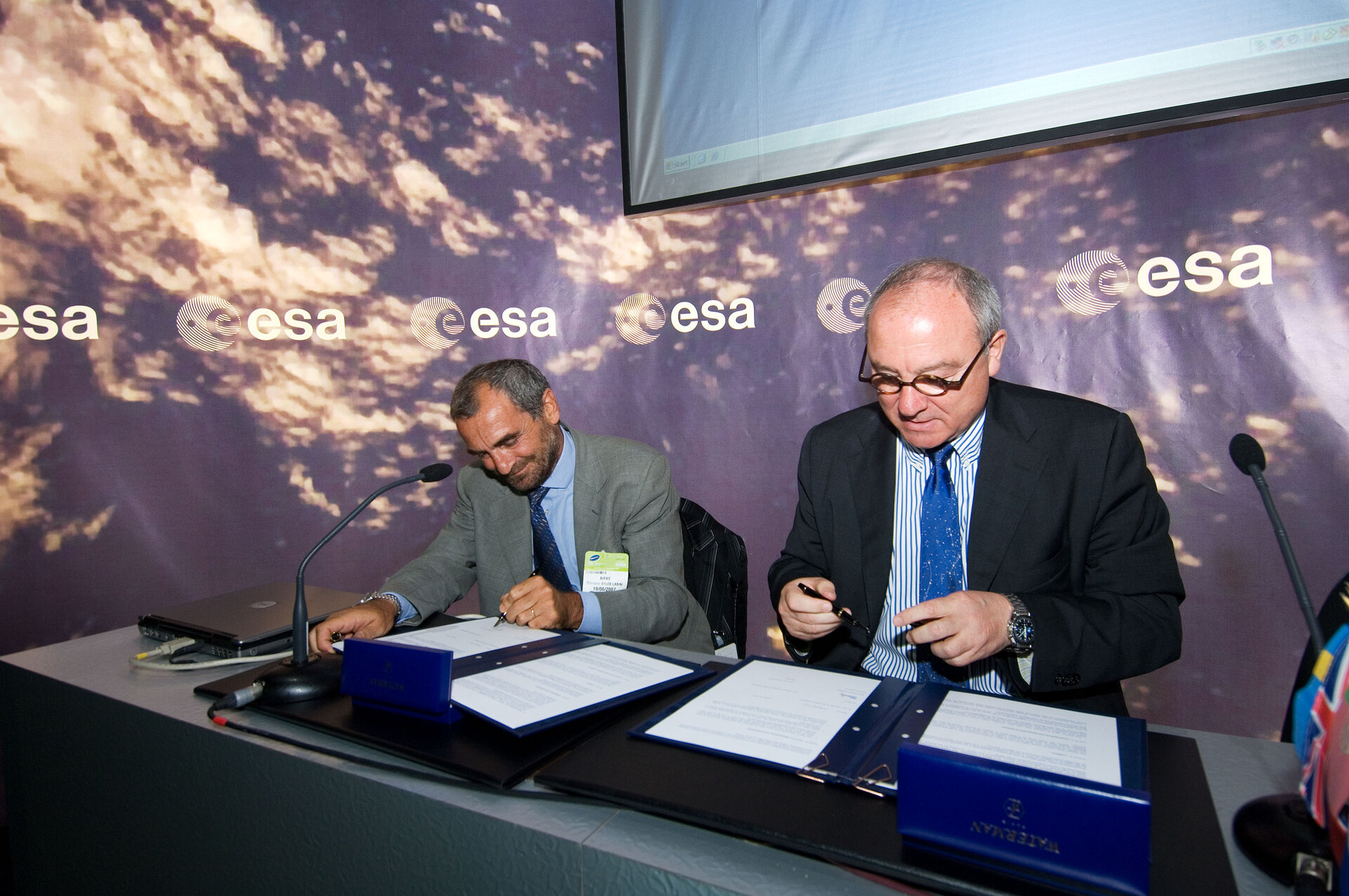 Signature of the Memorandum of Agreement between ESA and the new organisation SME4space