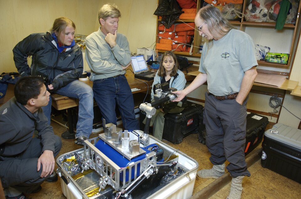 The rover team (NASA, JPL) and me unpacking in their lab on the ship