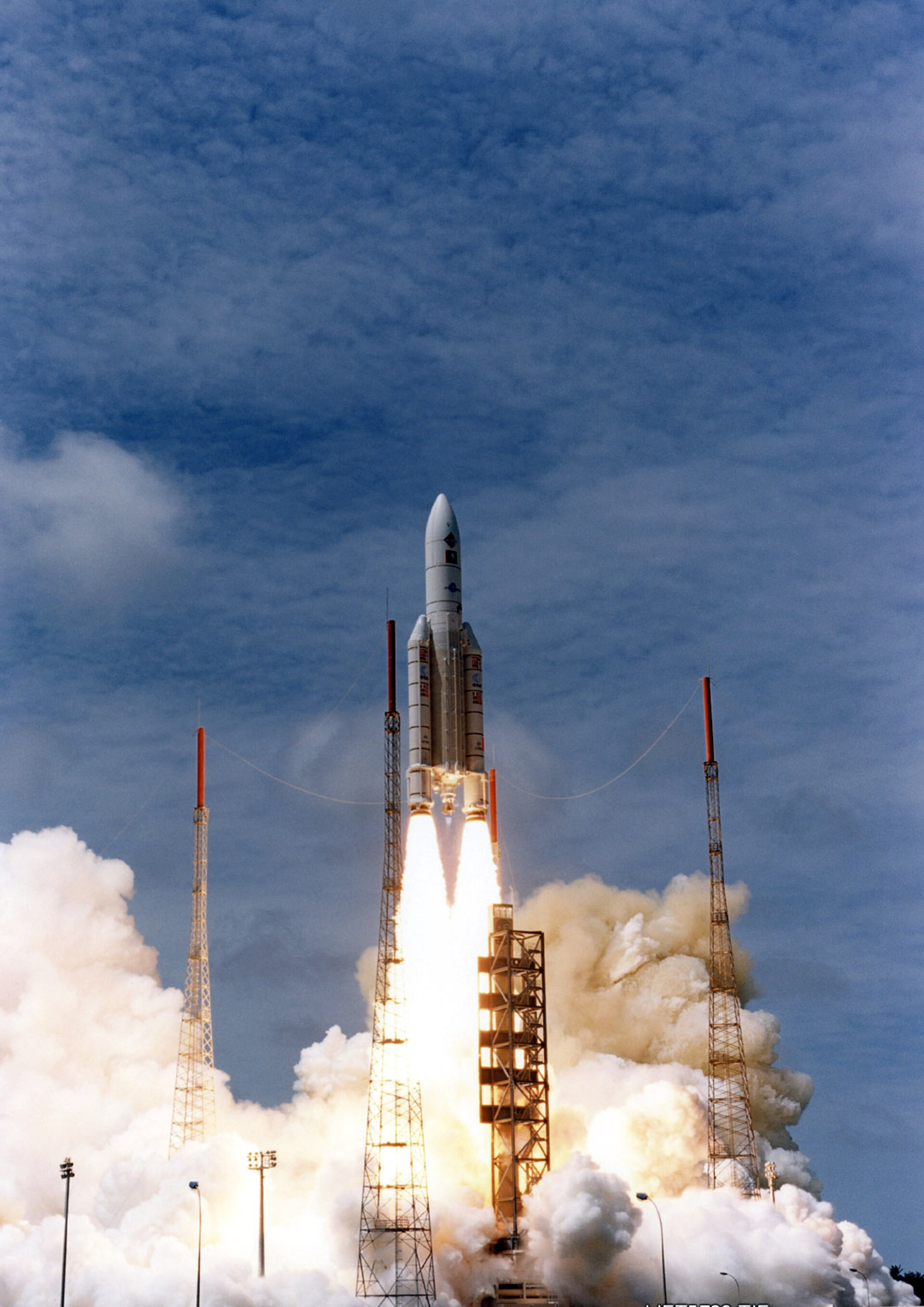 ESA:s största bärraket Ariane 5 har munstycken och drivturbiner från Volvo Aero