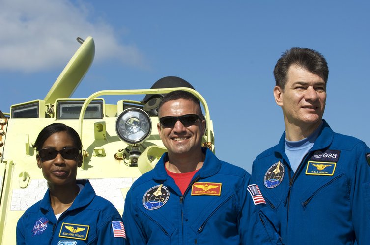STS-120 crewmembers, Stephanie Wilson, George Zamka and Paolo Nespoli during M-113 training at KSC