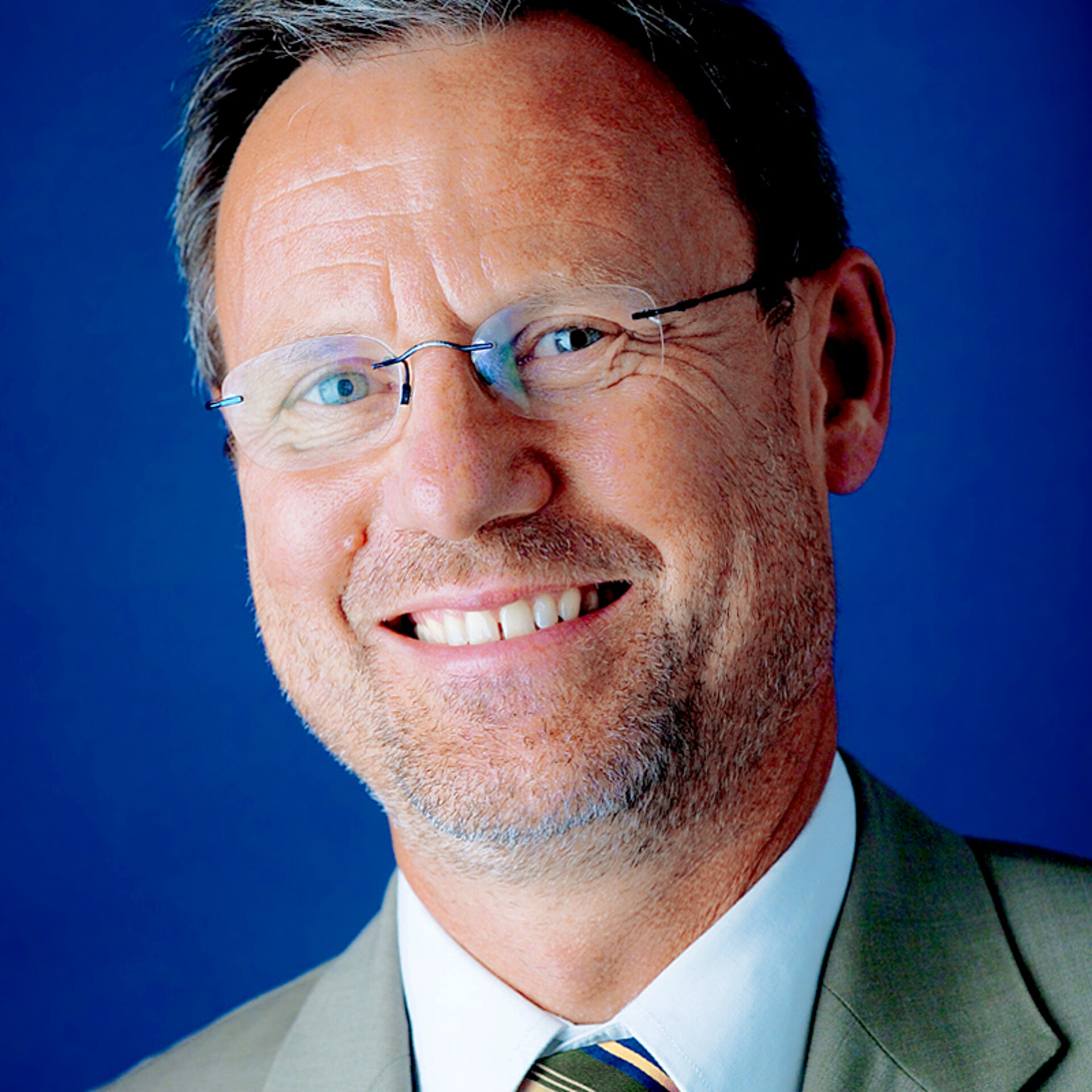 ESA - ESA Direktor Volker Liebig zum Honorarprofessor der